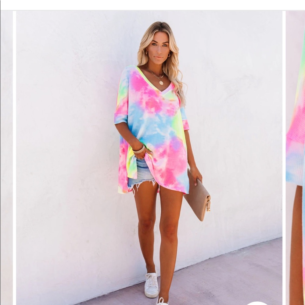 Vici showtime v-neck tie dye tunic